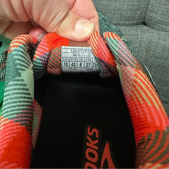 NIB Brooks Run Merry Shoes - Size 10 - Ghost 16 - Picture 10 of 16